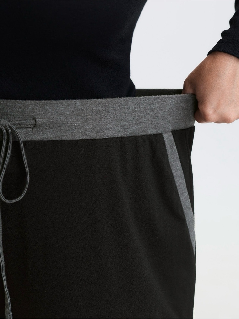 BloomChic Contrast Drawstring Joggers - Picture 3 of 4